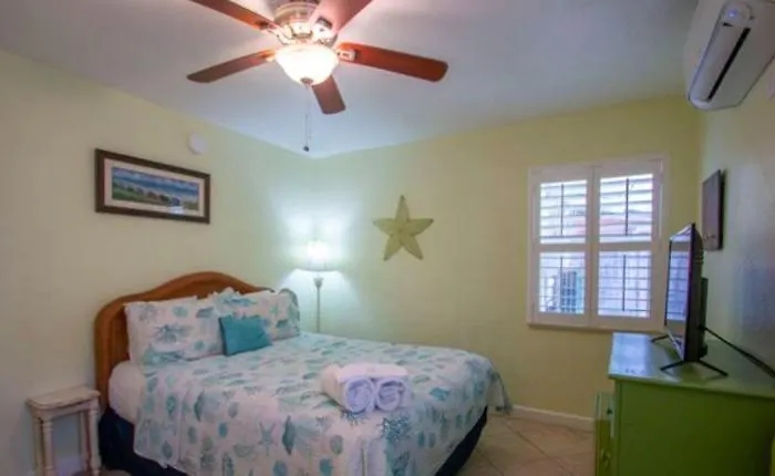 Coconut Grove - Entire For Your Group! Clearwater Beach